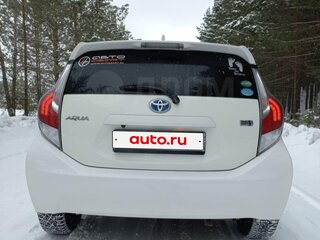 2016 Toyota Aqua I Рестайлинг, белый, 1125000 рублей, вид 3