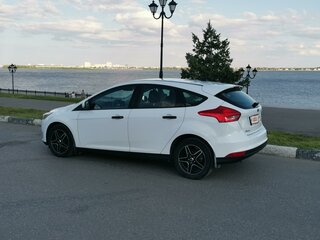 2017 Ford Focus III Рестайлинг, белый, 1100000 рублей, вид 3