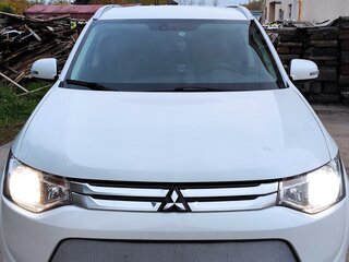 2014 Mitsubishi Outlander III Рестайлинг, белый, 1699999 рублей, вид 2