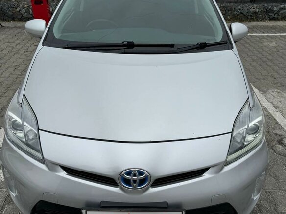 2012 Toyota Prius III Рестайлинг (XW30), серебристый, 1250000 рублей - вид 2
