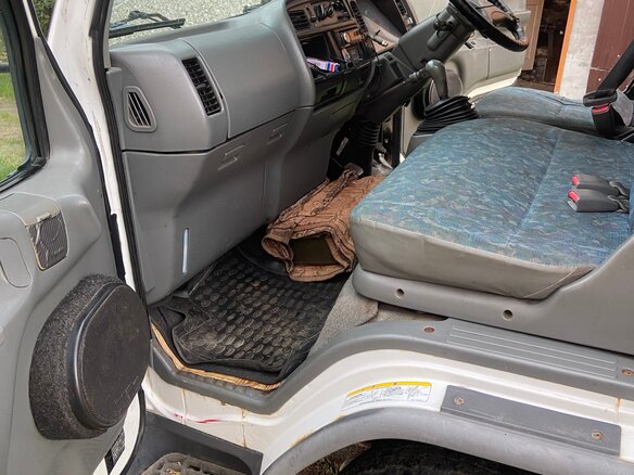2000 Fuso (Mitsubishi) Canter, белый, 870000 рублей - вид 5