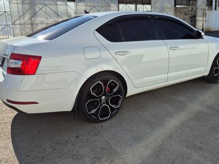 2018 Skoda Octavia III (A7) Рестайлинг, белый, 1600000 рублей, вид 5
