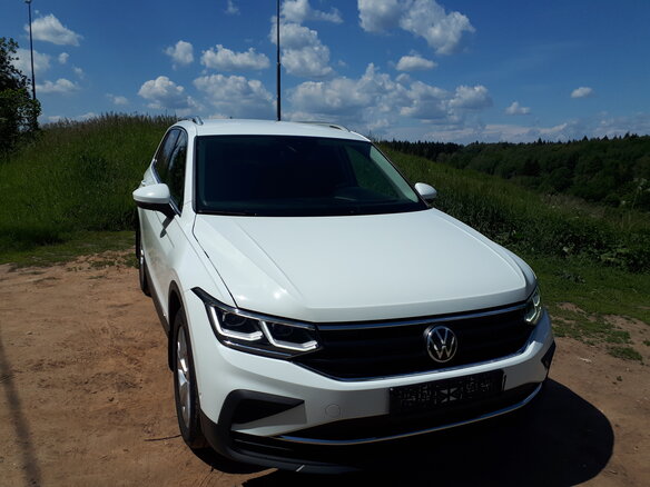 2021 Volkswagen Tiguan II Рестайлинг, белый - вид 2