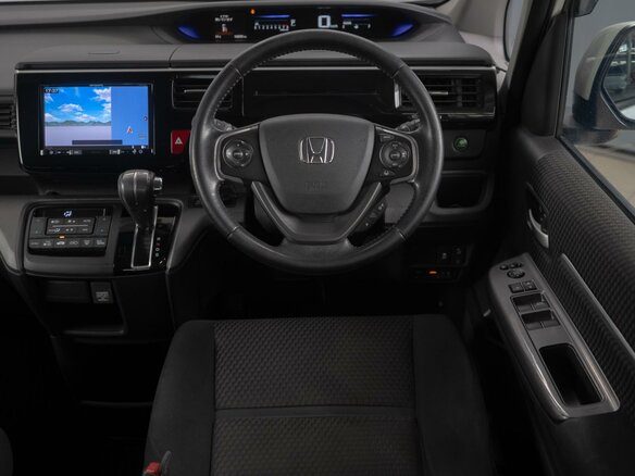 2016 Honda Stepwgn Spada V, белый - вид 5