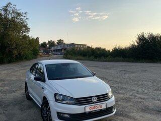 2017 Volkswagen Polo V Рестайлинг, белый, 1190000 рублей, вид 2