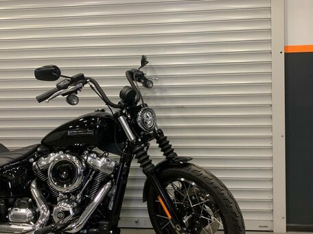 2025 Harley-Davidson Street Bob, чёрный, 2490000 рублей, вид 4