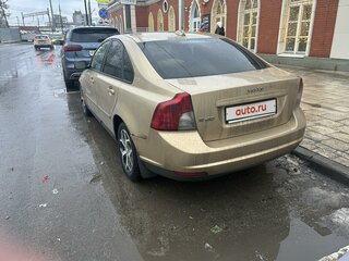 2007 Volvo S40 II Рестайлинг, жёлтый, 560000 рублей, вид 4