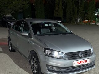 2018 Volkswagen Polo V Рестайлинг, серебристый, 1650000 рублей, вид 3