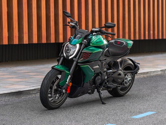 2024 Ducati Diavel V4, зелёный, 9900000 рублей