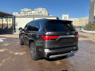 2023 Toyota Sequoia III, серый, 11000000 рублей, вид 4