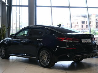 2019 Kia Optima IV Рестайлинг, чёрный, 2470000 рублей, вид 4