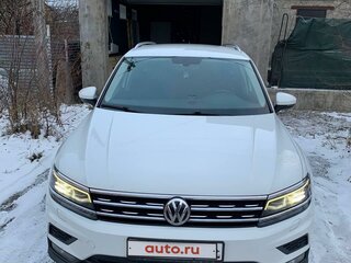 2018 Volkswagen Tiguan II, белый, 2950000 рублей, вид 4
