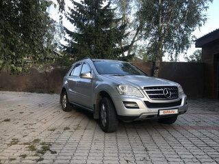 2010 Mercedes-Benz M-Класс 350 II (W164) Рестайлинг, серебристый, 1500000 рублей, вид 2