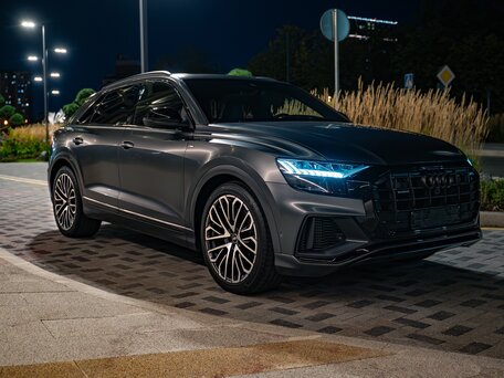 2020 Audi Q8 55 TFSI I (4M), серый, 8300000 рублей, вид 3