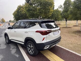 2021 Kia KX3, белый, 1650400 рублей, вид 4