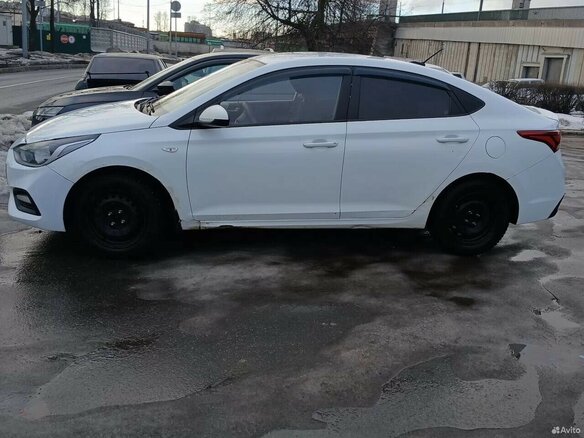 2017 Hyundai Solaris II, белый, 700000 рублей - вид 6
