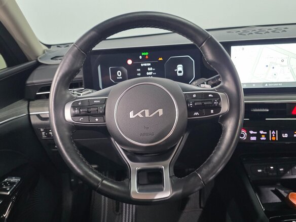 2024 Kia K5 III Рестайлинг, чёрный - вид 5
