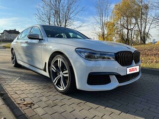 2018 BMW 7 серии Long 740Li VI (G11/G12), белый, 3700000 рублей, вид 2