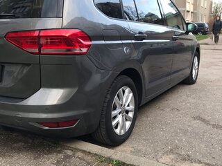 2016 Volkswagen Touran II, серый, 1150000 рублей, вид 4