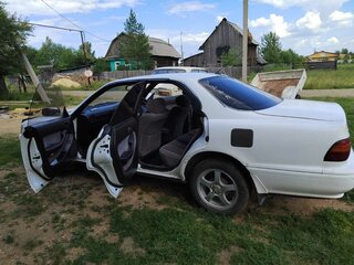 1991 Toyota Vista III (V30), белый, 385000 рублей, вид 5