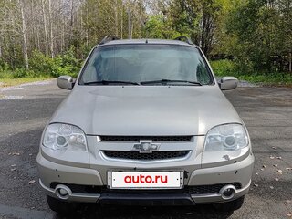 2011 Chevrolet Niva I Рестайлинг, серебристый, 415000 рублей, вид 1