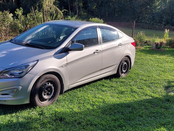 2015 Hyundai Solaris I Рестайлинг, серебристый, 650000 рублей