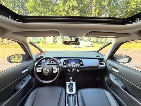 2023 Honda Fit Crosstar IV Рестайлинг, белый, 1125000 рублей - вид 8