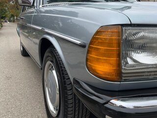 1983 Mercedes-Benz W123 240, голубой, 2300000 рублей, вид 3