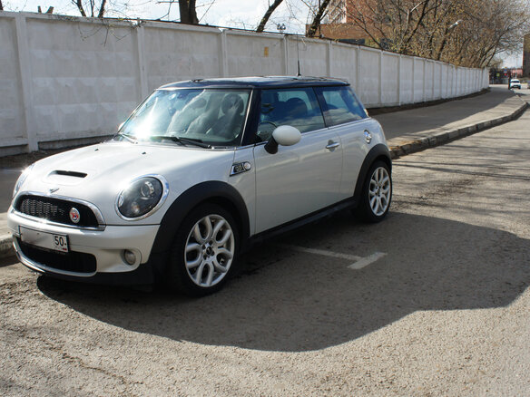 2010 Mini Hatch Cooper S II (R56) Рестайлинг, серебристый - вид 2