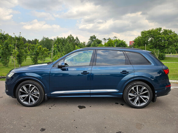 2021 Audi Q7 45 TDI II (4M) Рестайлинг, синий, 5900000 рублей - вид 1