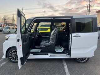 2023 Daihatsu Tanto IV Рестайлинг, белый, 798000 рублей, вид 4