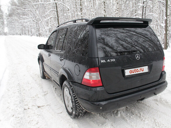 2001 Mercedes-Benz M-Класс 430 I (W163), чёрный - вид 5
