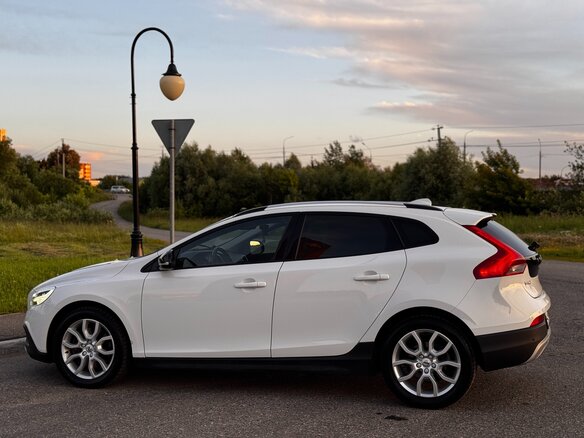 2016 Volvo V40 Cross Country I Рестайлинг, белый, 1800000 рублей - вид 8