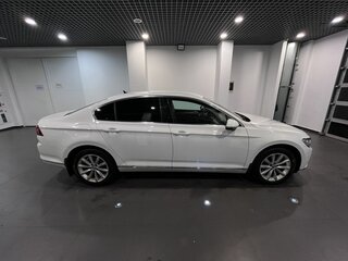 2018 Volkswagen Passat B8, белый, 2318000 рублей, вид 2