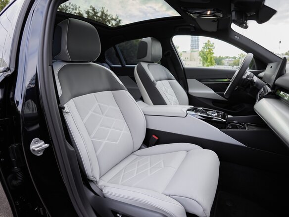 2026 BMW 5 серии 530i xDrive VIII (G60/G61/G68), чёрный, 9700000 рублей - вид 14