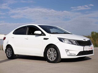 2013 Kia Rio 4-speed III, белый, 629790 рублей, вид 3