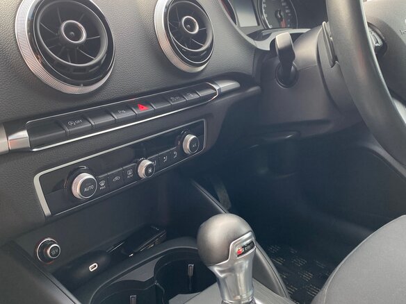2015 Audi A3 III (8V), коричневый, 1650000 рублей - вид 18