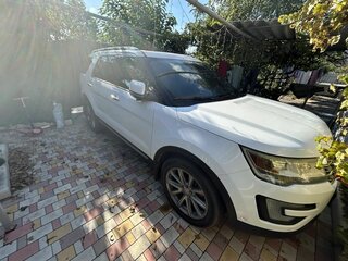 2016 Ford Explorer V Рестайлинг, белый, 2800000 рублей, вид 2