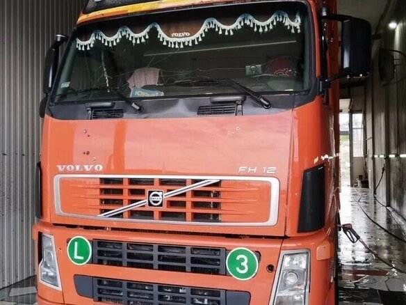 2004 Volvo FH, оранжевый, 1500000 рублей