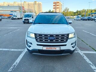 2017 Ford Explorer V Рестайлинг, белый, 2900000 рублей, вид 2