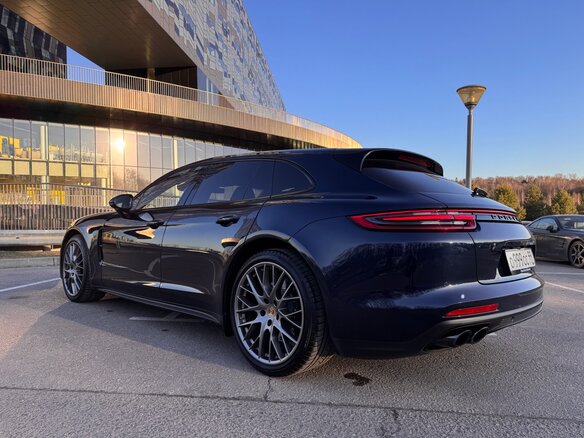 2019 Porsche Panamera 4 Sport Turismo II, синий, 7100000 рублей - вид 14