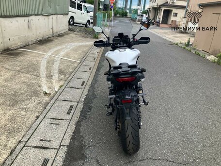 2023 Yamaha MT-09 Tracer (FJ-09), белый, 1377000 рублей, вид 4
