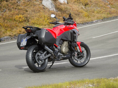 2026 Ducati Multistrada V4, красный, 3650000 рублей, вид 4