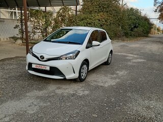 2015 Toyota Vitz III (XP130) Рестайлинг, белый, 1000000 рублей, вид 1