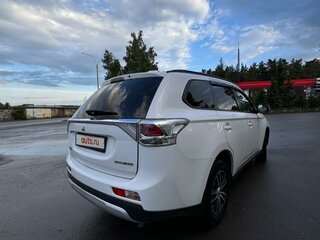 2013 Mitsubishi Outlander III, белый, 1750000 рублей, вид 1