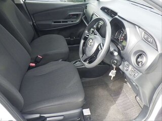 2019 Toyota Vitz III (XP130) Рестайлинг, белый, 945000 рублей, вид 4