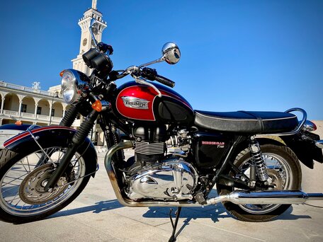2014 Triumph Bonneville T100, красный, 1000000 рублей, вид 3