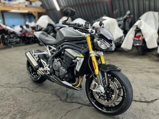 2021 Triumph Speed Triple, серый, 1520000 рублей, вид 1