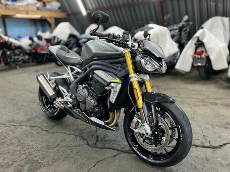 2021 Triumph Speed Triple, серый, 1520000 рублей, вид 1