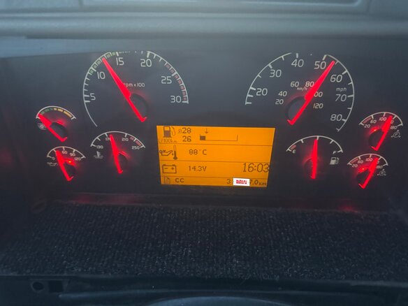 2003 Freightliner Columbia, красный, 2800000 рублей - вид 9
